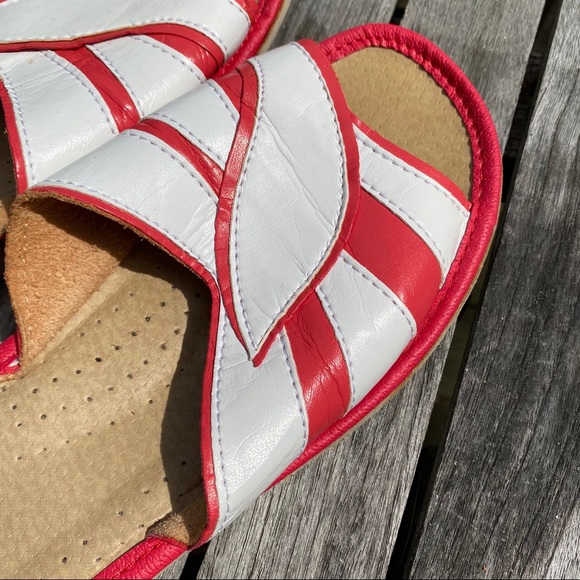 ❤️ BASIC RED & WHITE LEATHER SLIPPERS! - Picture 4 of 9